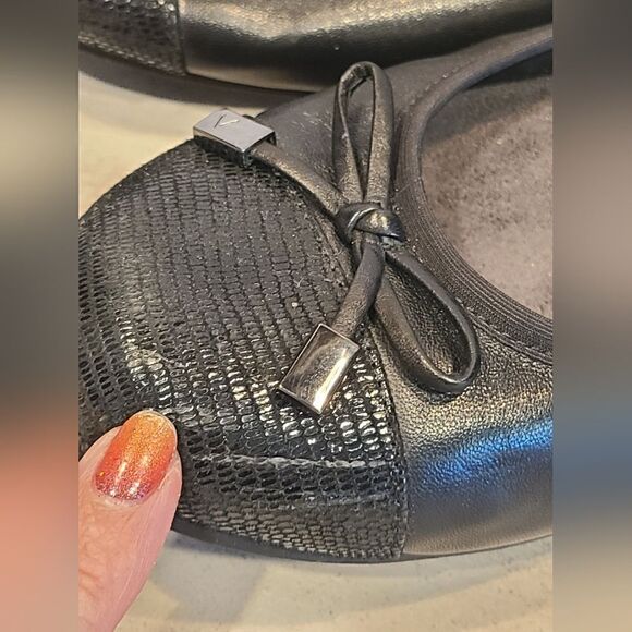 Vionic Spark Minna Black Leather Cap-Toe Bow Ballet Flats Casual Orthotic | 8 - Picture 9 of 10